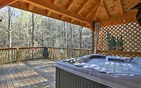 Tree Top Dream Cabin With Hot Tub In Gatlinburg!
