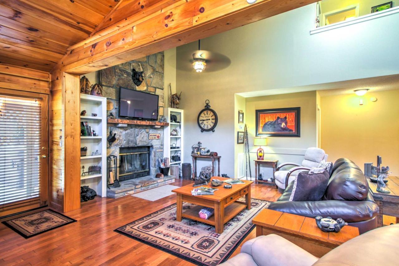 Tree Top Dream Cabin With Hot Tub In Gatlinburg! Exterior photo