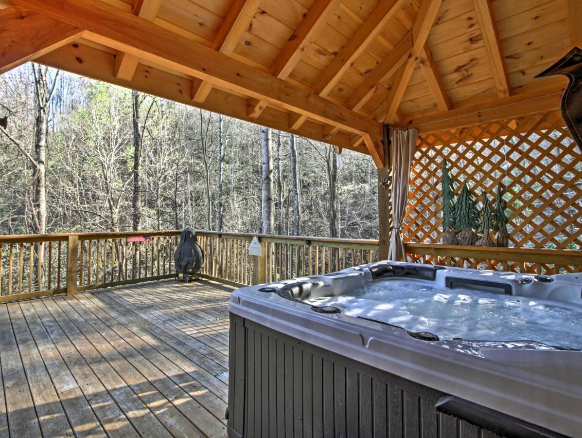 Tree Top Dream Cabin With Hot Tub In Gatlinburg! Exterior photo